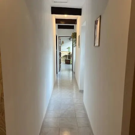 100 M2 Charming