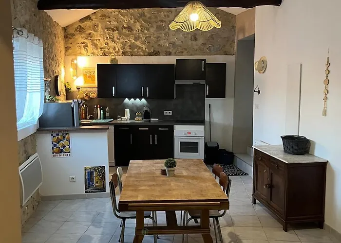 100 M2 Charming * Laudun